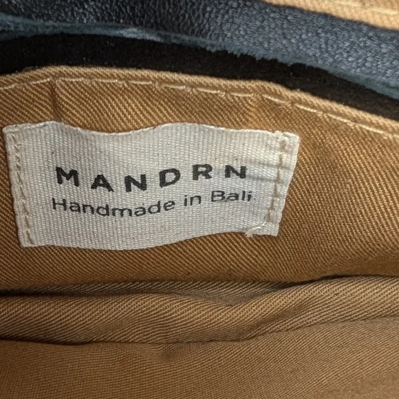 Mandrn Black Leather Belt Bag - Picture 8 of 14